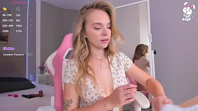 VirginChloe online show from December 19, 3:02 am