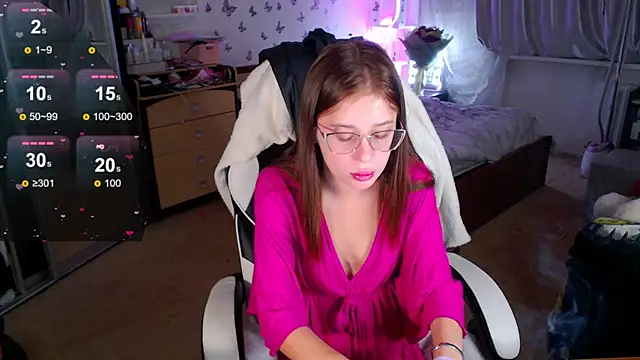 Snapshot of Kira_honeyy chatting on October 10, 4:33 am Kira honeyy online show from October 10, 4:33 am