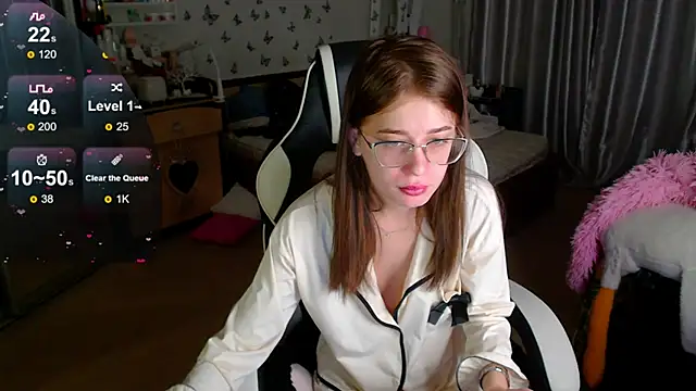 Snapshot of Kira_honeyy chatting on January 13, 2:17 am Kira honeyy online show from January 13, 2:17 am