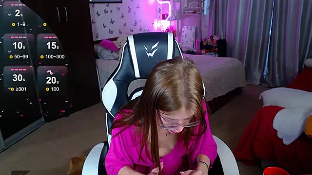 Snapshot of Kira_honeyy chatting on April 5, 11:07 am Kira honeyy online show from April 5, 11:07 am