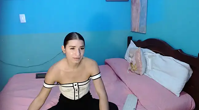 Snapshot of SofiaMosquera2 chatting on January 9, 9:58 pm SofiaMosquera2 online show from January 9, 9:58 pm