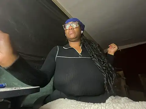 Snapshot of AlexaTheSlut chatting on June 5, 8:42 am AlexaTheSlut online show from June 5, 8:42 am