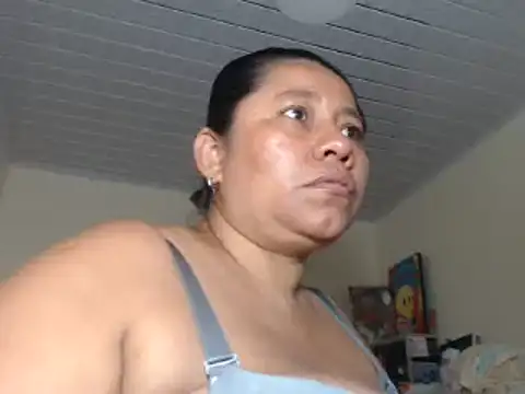 Snapshot of adrixxx38 chatting on February 25, 9:24 pm adrixxx38 online show from February 25, 9:24 pm