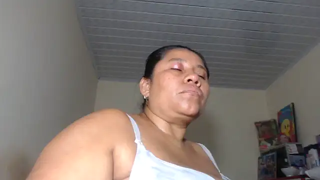 Snapshot of adrixxx38 chatting on September 27, 6:07 am adrixxx38 online show from September 27, 6:07 am