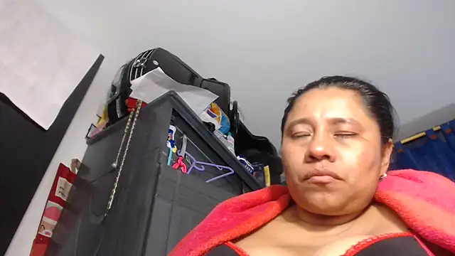 Snapshot of adrixxx38 chatting on January 6, 5:33 am adrixxx38 online show from January 6, 5:33 am