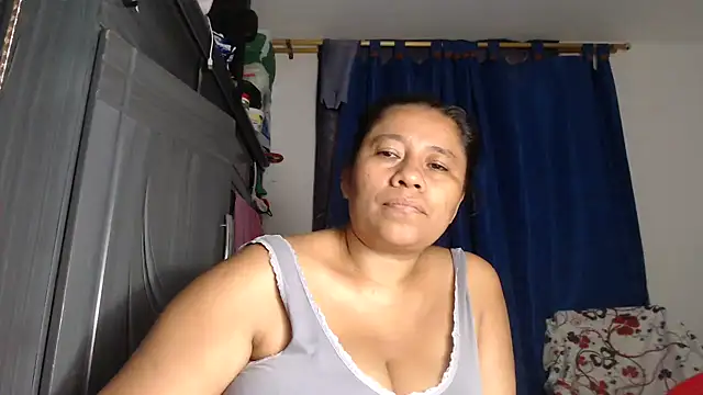 adrixxx38 online show from April 3, 7:39 am