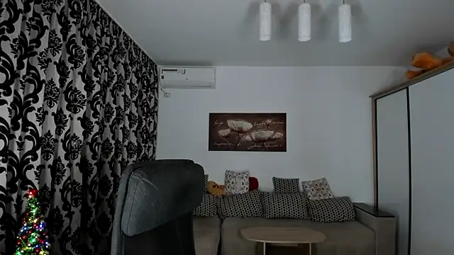 Charlotte Diamonds online show from December 29, 6:16 pm