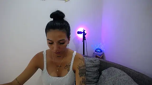 Allyson Smith online show from December 10, 10:47 pm