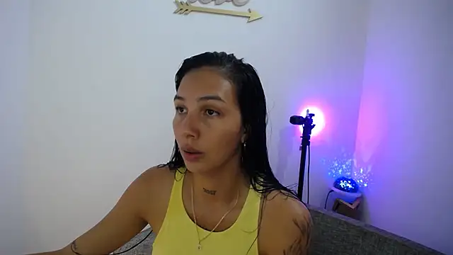 Allyson Smith online show from December 30, 8:47 pm