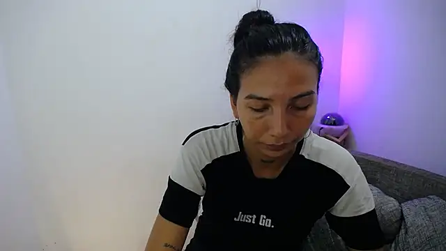 Allyson Smith online show from January 8, 1:53 am