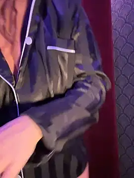 Clara-xoxo online show from December 7, 11:23 pm