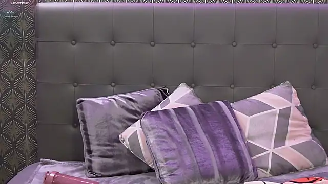 Clara-xoxo online show from December 20, 9:50 pm