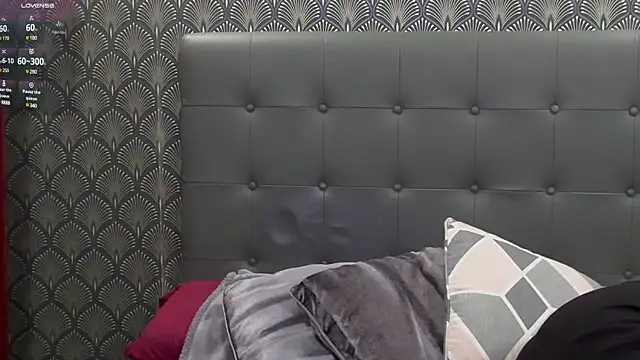 Clara-xoxo online show from January 13, 2:00 pm