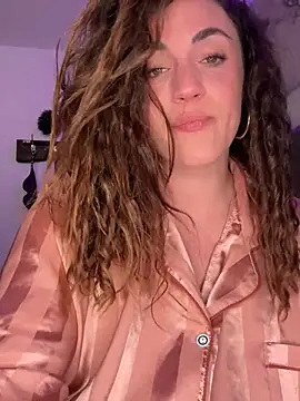 Clara-xoxo online show from March 11, 8:20 pm