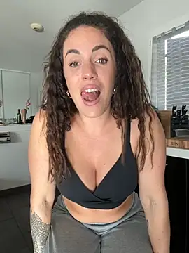 Clara-xoxo online show from November 28, 1:03 pm