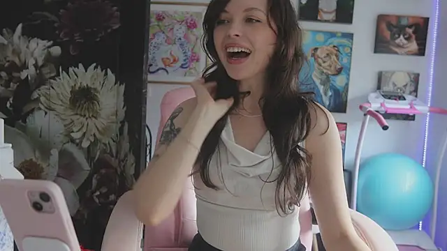 Snapshot of makiyahbelle chatting on February 16, 3:57 am makiyahbelle online show from February 16, 3:57 am