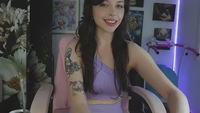 Snapshot of makiyahbelle chatting on March 9, 8:51 am makiyahbelle online show from March 9, 8:51 am