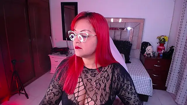 salomecastro  online show from February 11, 3:18 am