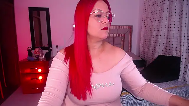 Snapshot of salomecastro_ chatting on February 10, 3:43 am salomecastro online show from February 10, 3:43 am