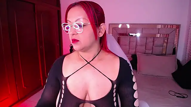 Snapshot of salomecastro_ chatting on February 18, 2:40 am salomecastro online show from February 18, 2:40 am
