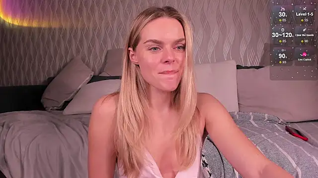 Snapshot of CharliSweet chatting on December 22, 2:14 pm CharliSweet online show from December 22, 2:14 pm