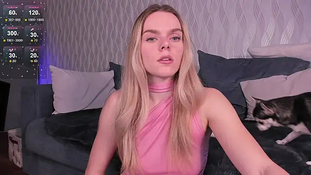 Snapshot of CharliSweet chatting on February 13, 1:29 pm CharliSweet online show from February 13, 1:29 pm