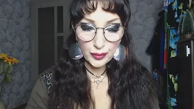 Snapshot of Aziza1 chatting on October 10, 2:27 pm Aziza1 online show from October 10, 2:27 pm