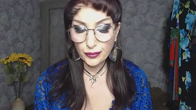 Snapshot of Aziza1 chatting on May 28, 2:25 pm Aziza1 online show from May 28, 2:25 pm