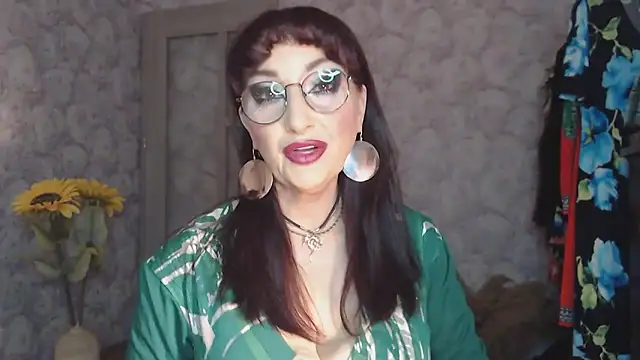 Snapshot of Aziza1 chatting on June 1, 2:19 pm Aziza1 online show from June 1, 2:19 pm
