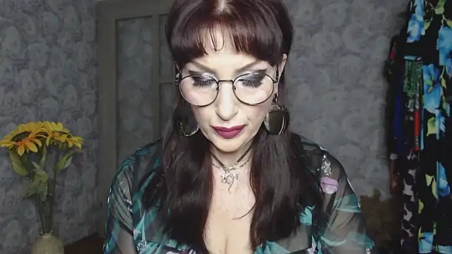 Snapshot of Aziza1 chatting on June 11, 1:42 pm Aziza1 online show from June 11, 1:42 pm