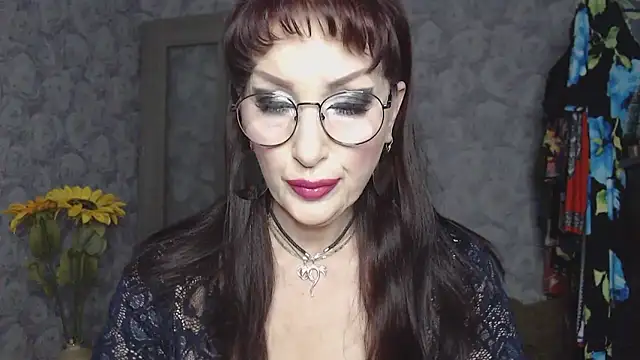 Snapshot of Aziza1 chatting on June 15, 1:35 pm Aziza1 online show from June 15, 1:35 pm