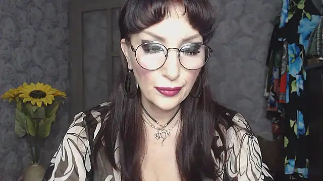 Snapshot of Aziza1 chatting on June 24, 1:43 pm Aziza1 online show from June 24, 1:43 pm