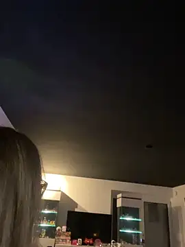 Snapshot of Etwas_neugierig chatting on February 19, 6:15 pm Etwas neugierig online show from February 19, 6:15 pm