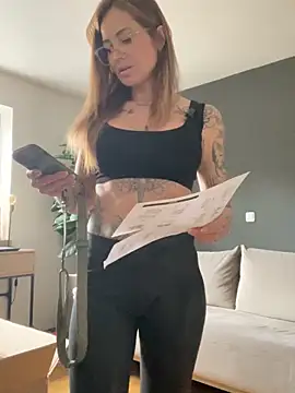 Snapshot of Etwas_neugierig chatting on March 1, 1:02 pm Etwas neugierig online show from March 1, 1:02 pm