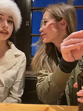 Snapshot of Etwas_neugierig chatting on March 10, 5:51 pm Etwas neugierig online show from March 10, 5:51 pm