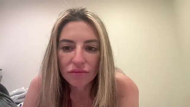 Snapshot of AmandaStarryNight chatting on February 15, 1:10 am AmandaStarryNight online show from February 15, 1:10 am