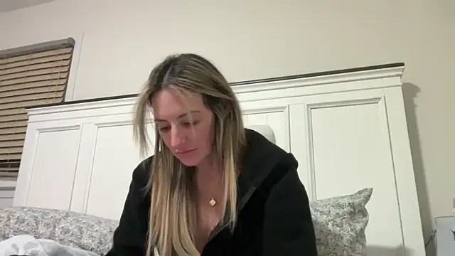 Snapshot of AmandaStarryNight chatting on February 17, 3:47 am AmandaStarryNight online show from February 17, 3:47 am