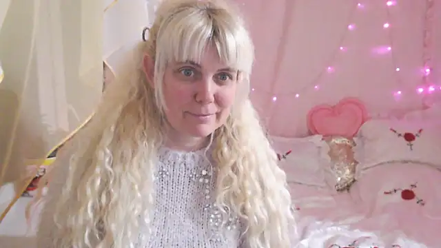 SunnySylvia online show from March 18, 6:44 pm