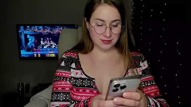 Snapshot of SeasonalSomeone chatting on December 25, 1:30 pm SeasonalSomeone online show from December 25, 1:30 pm