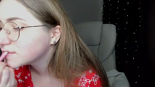Snapshot of SeasonalSomeone chatting on December 27, 1:18 pm SeasonalSomeone online show from December 27, 1:18 pm