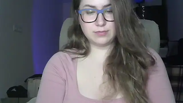 SeasonalSomeone online show from May 17, 11:23 pm