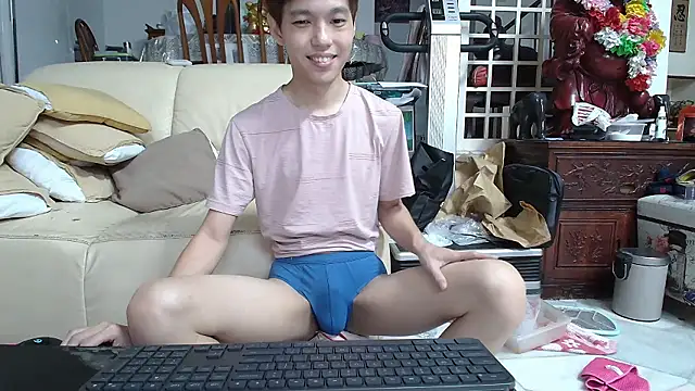 Snapshot of andrewooi chatting on December 5, 8:11 pm andrewooi online show from December 5, 8:11 pm