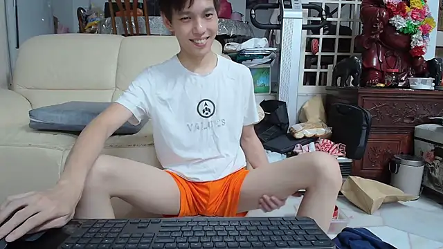 Snapshot of andrewooi chatting on December 31, 1:41 pm andrewooi online show from December 31, 1:41 pm