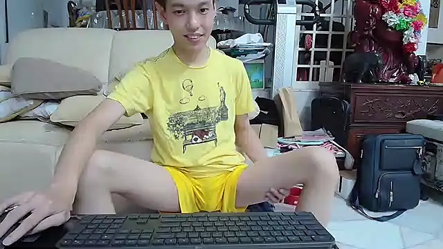 Snapshot of andrewooi chatting on January 18, 12:26 pm andrewooi online show from January 18, 12:26 pm