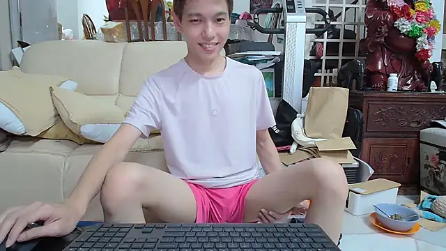 Snapshot of andrewooi chatting on February 8, 11:44 am andrewooi online show from February 8, 11:44 am
