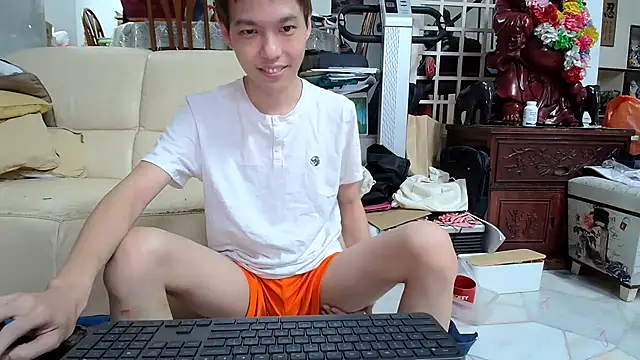 Snapshot of andrewooi chatting on February 13, 9:17 pm andrewooi online show from February 13, 9:17 pm