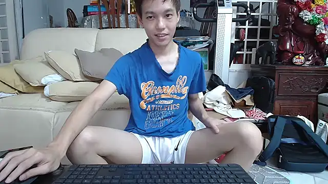 Snapshot of andrewooi chatting on February 22, 4:51 pm andrewooi online show from February 22, 4:51 pm