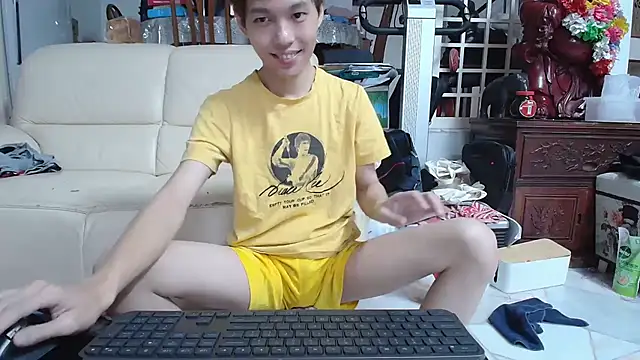 Snapshot of andrewooi chatting on March 9, 2:10 pm andrewooi online show from March 9, 2:10 pm