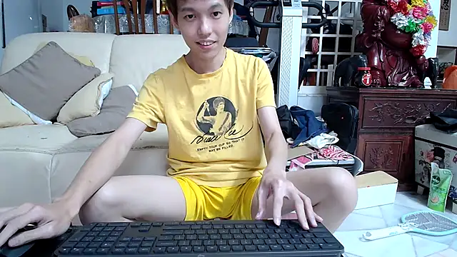Snapshot of andrewooi chatting on March 10, 1:32 pm andrewooi online show from March 10, 1:32 pm