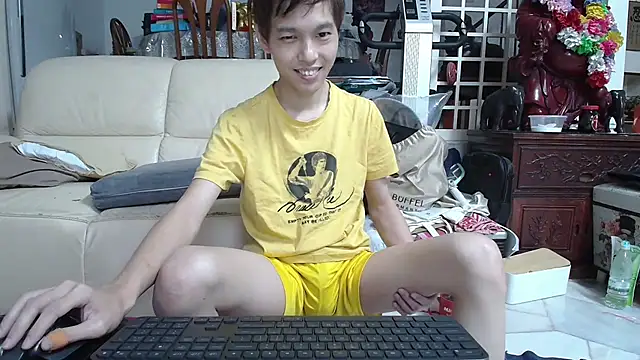 Snapshot of andrewooi chatting on March 23, 5:54 am andrewooi online show from March 23, 5:54 am